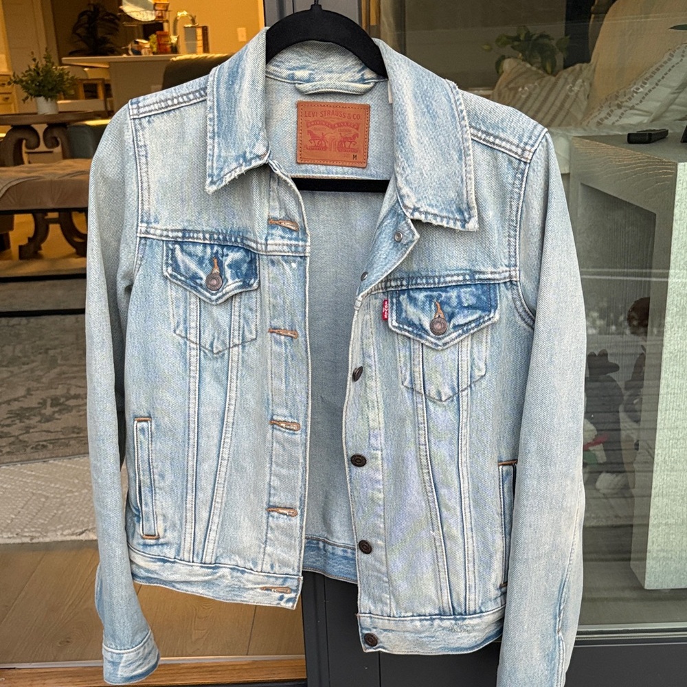 Levi's Light Blue Washed Denim Women's Shrunken '90s Trucker Jacket Cropped